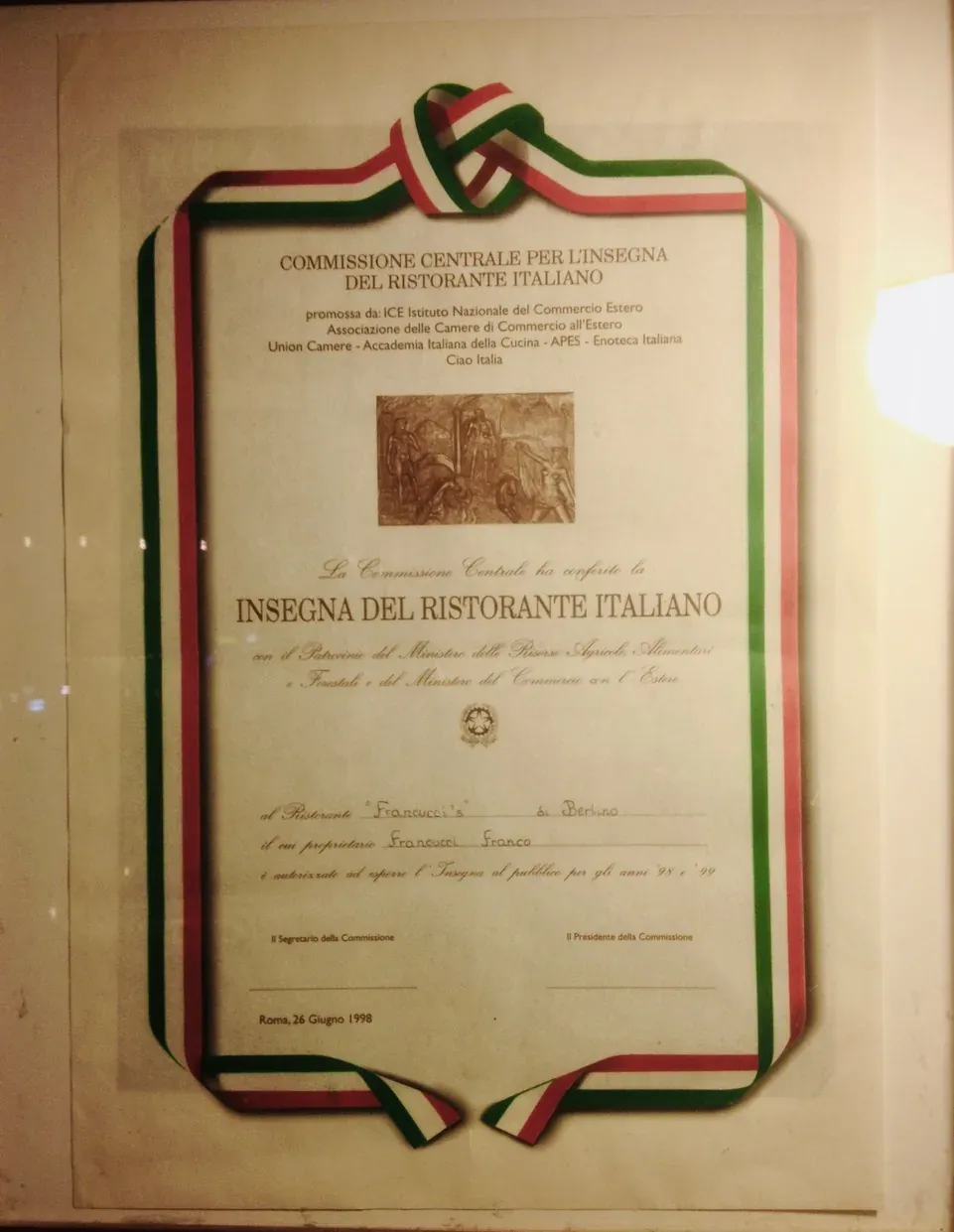 Gerahmte Urkunde der Insegna del Ristorante Italiano, verliehen an das Ristorante Francucci's in Berlin, Rom, 26. Juni 1998