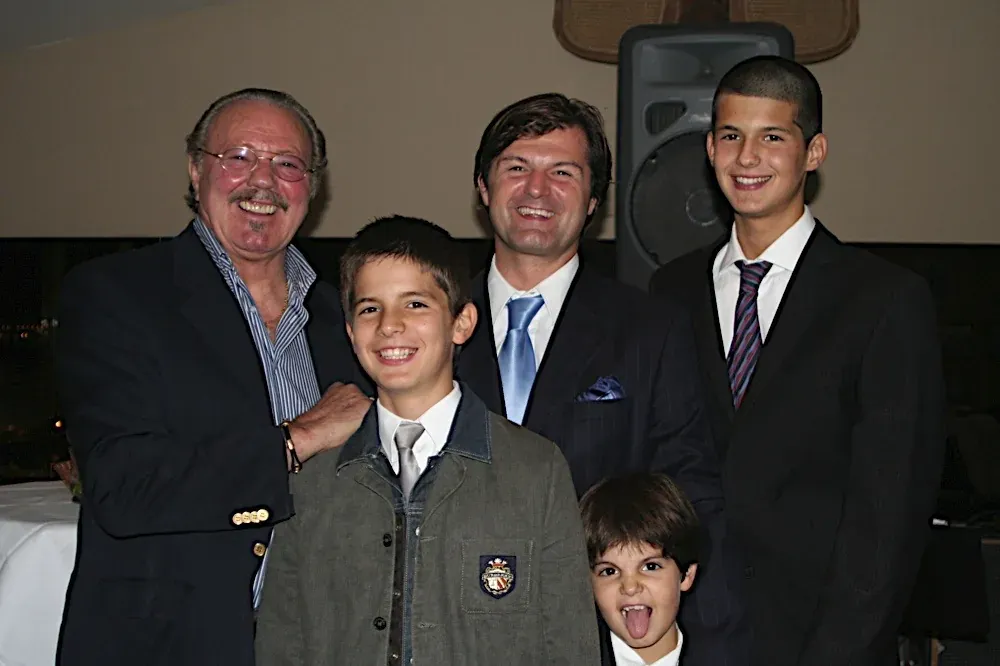 Drei Generationen der Familie Francucci bei einer Feier im Restaurant